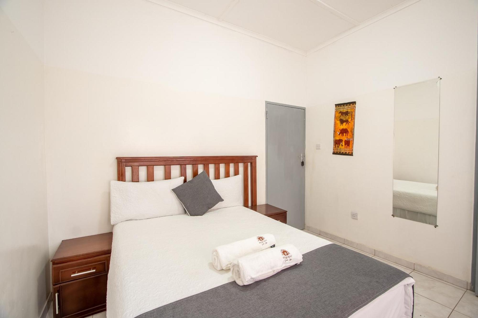 Wood Road Guest Lodge Victoriawatervallen Buitenkant foto