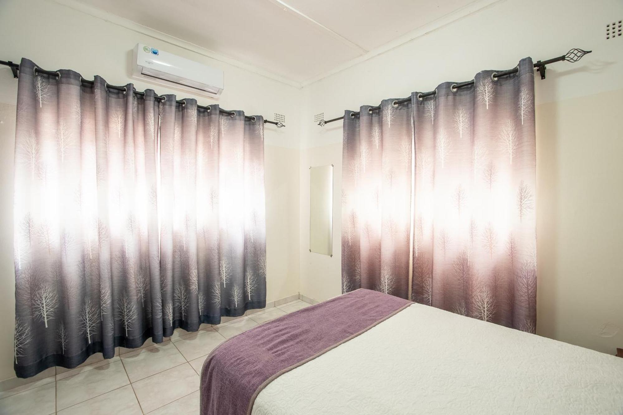Wood Road Guest Lodge Victoriawatervallen Buitenkant foto